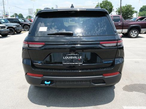 Used 2024 Jeep Grand Cherokee Trailhawk w/ Luxury Tech Group III AWD/4WD image 8