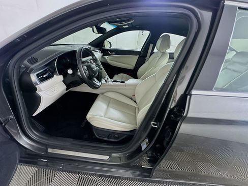 Used 2025 Genesis G70 2.5T image 13