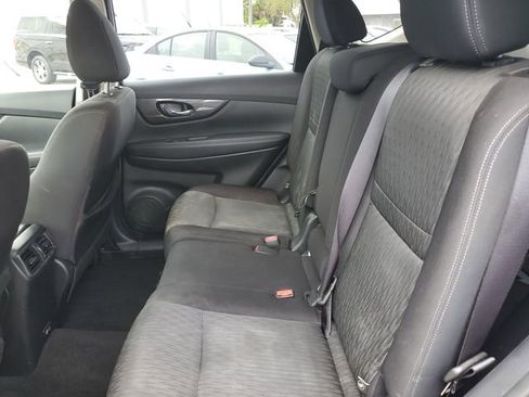 Used 2019 Nissan Rogue SV image 14