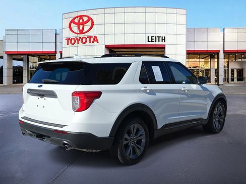 Used 2022 Ford Explorer XLT w/ Equipment Group 202A image 5