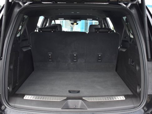 Used 2021 Chevrolet Suburban High Country image 25