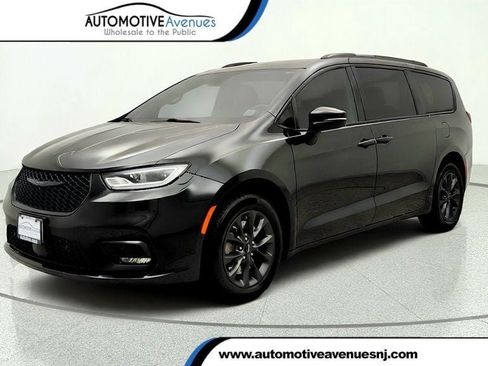 Used 2021 Chrysler Pacifica Touring-L w/ Premium & Safety Sphere Group AWD/4WD image 1