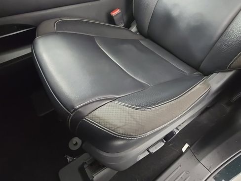 Used 2022 Nissan Pathfinder SL w/ SL Black Package image 14