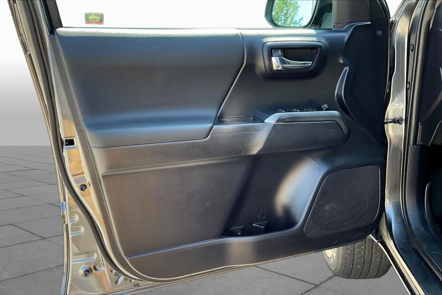 Used 2020 Toyota Tacoma TRD Sport AWD/4WD image 21