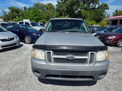 Used 2004 Ford Explorer Sport Trac XLT image 2