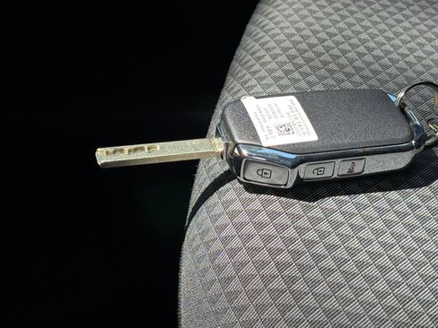 Used 2025 Kia Soul LX w/ LX Technology Package FWD image 21