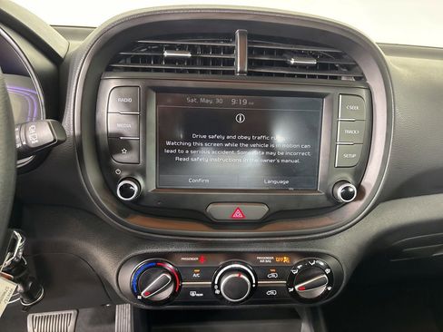 Used 2025 Kia Soul LX w/ LX Technology Package FWD image 14