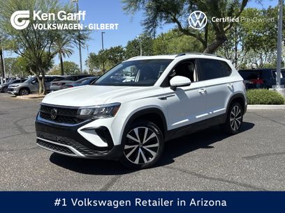 Used 2023 Volkswagen Taos SE w/ Panoramic Sunroof Package