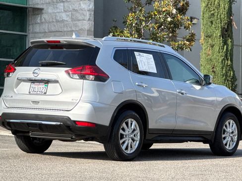 Used 2017 Nissan Rogue SV FWD image 4