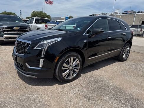 Used 2025 Cadillac XT5 Premium Luxury w/ Technology Package FWD image 2