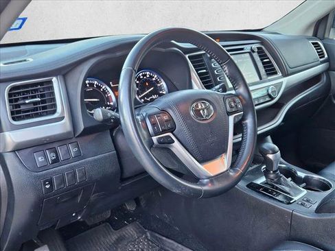 Used 2018 Toyota Highlander XLE image 10