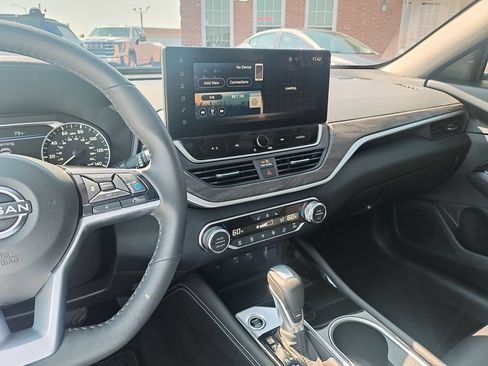 Used 2025 Nissan Altima 2.5 SL FWD image 20