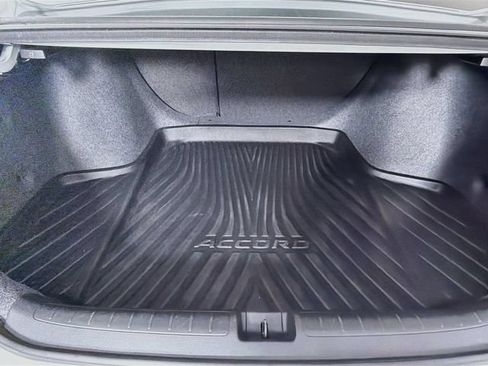 Used 2018 Honda Accord Touring image 32