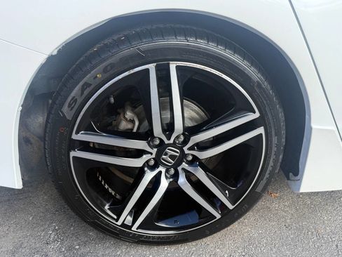 Used 2017 Honda Accord Sport image 9