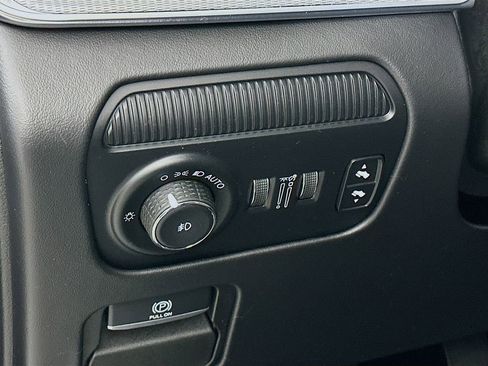 Used 2023 Jeep Grand Wagoneer L Series III w/ Rear Seat Video Group 1 AWD/4WD image 15