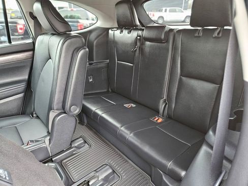 Used 2021 Toyota Highlander Limited image 16
