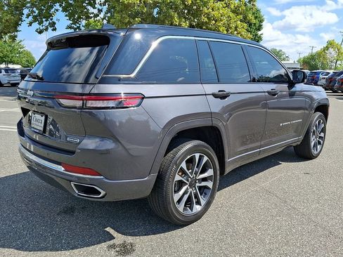 Used 2024 Jeep Grand Cherokee Overland w/ Luxury Tech Group IV AWD/4WD image 9