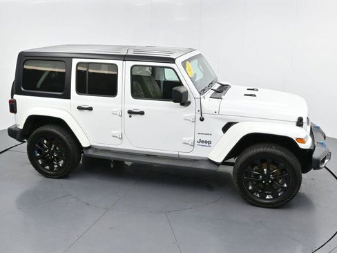 Used 2022 Jeep Wrangler Unlimited Sahara AWD/4WD image 40