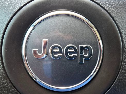 Used 2019 Jeep Grand Cherokee Overland RWD image 38