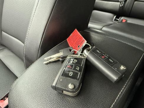 Used 2019 Volkswagen Golf SE image 39