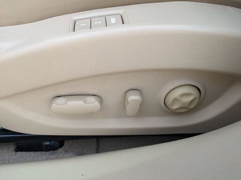 Used 2013 Buick LaCrosse Leather FWD image 19