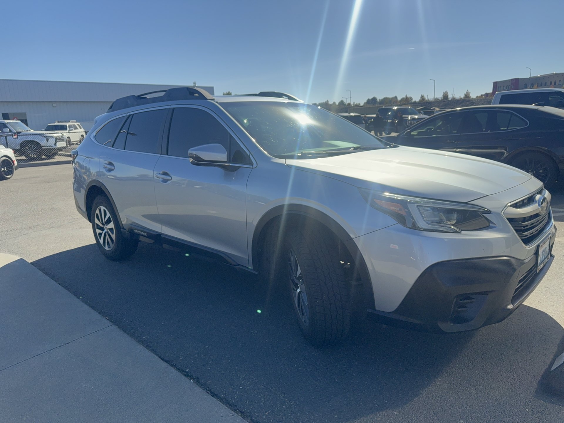 Used 2020 Subaru Outback Premium w/ Popular Package #1 AWD/4WD image 2