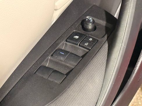 Used 2025 Toyota Corolla LE FWD image 13