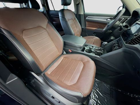 Used 2022 Volkswagen Atlas SEL Premium image 16
