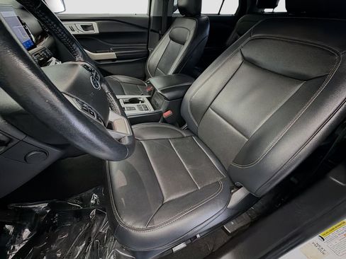 Used 2022 Ford Explorer Limited w/ Equipment Group 301A RWD image 17