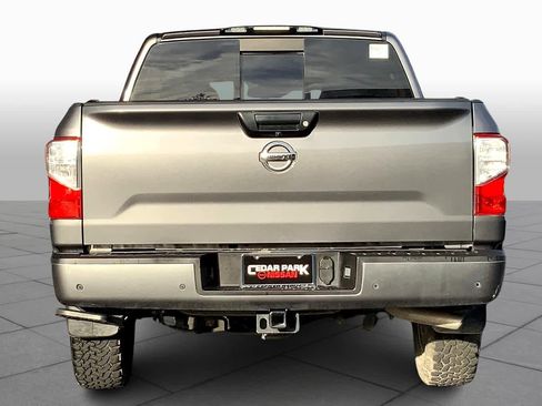 Used 2021 Nissan Titan SV w/ SV Convenience Package image 4