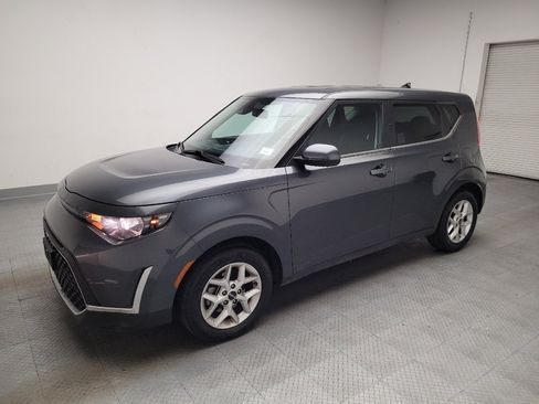 Used 2023 Kia Soul LX w/ Option Group 015 FWD image 2