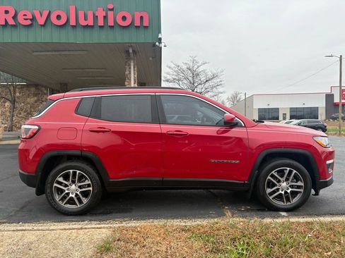 Used 2019 Jeep Compass Latitude FWD image 8