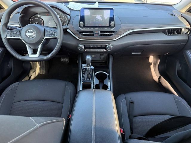 Used 2024 Nissan Altima 2.5 SV FWD image 18