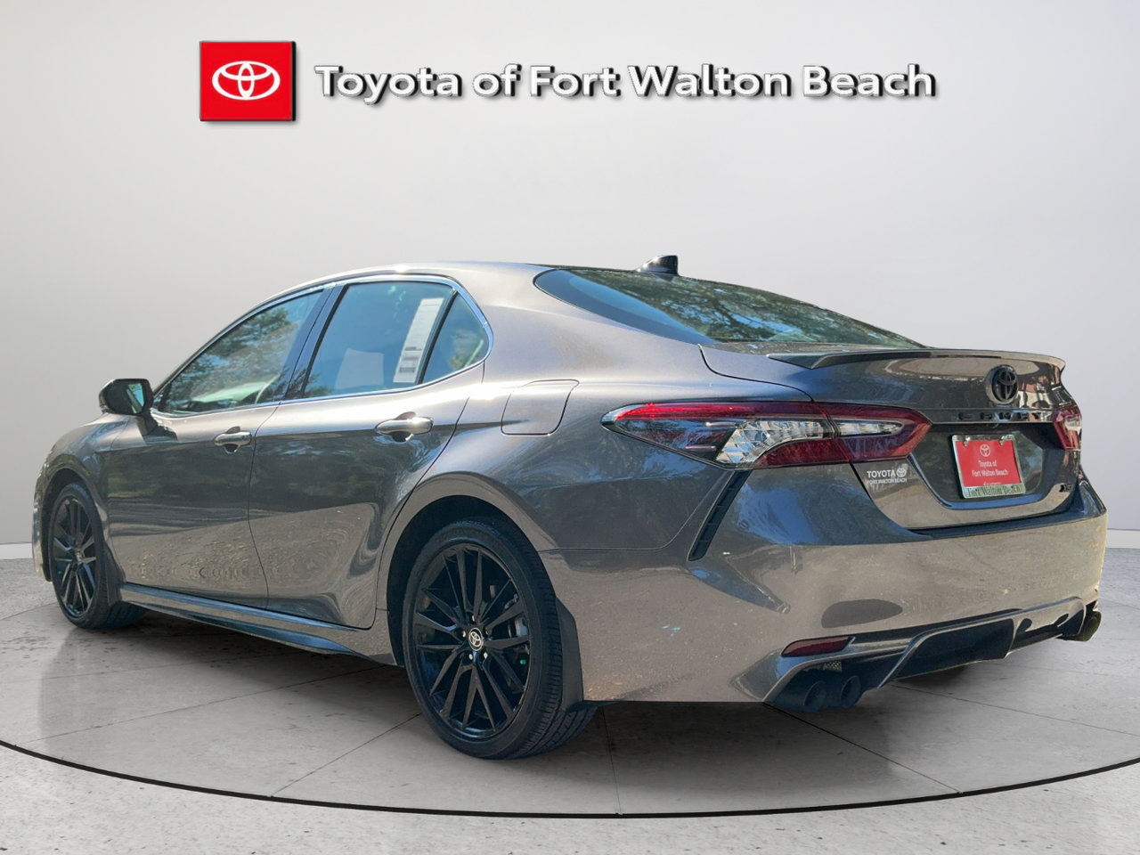 Used 2023 Toyota Camry XSE FWD image 2