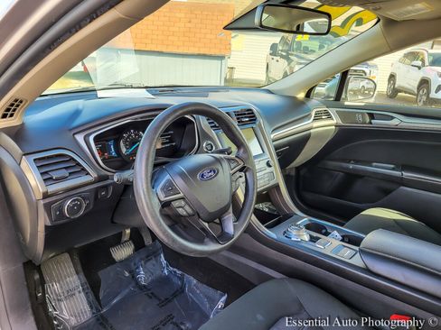 Used 2020 Ford Fusion SE image 11