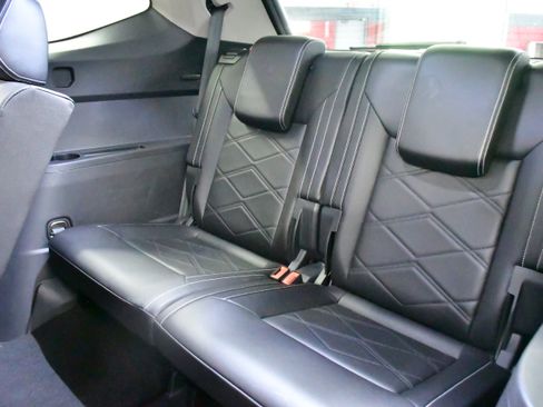 Used 2025 Volkswagen Atlas SE FWD image 12