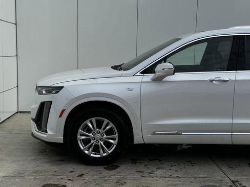 New 2025 Cadillac XT6 Luxury image 3