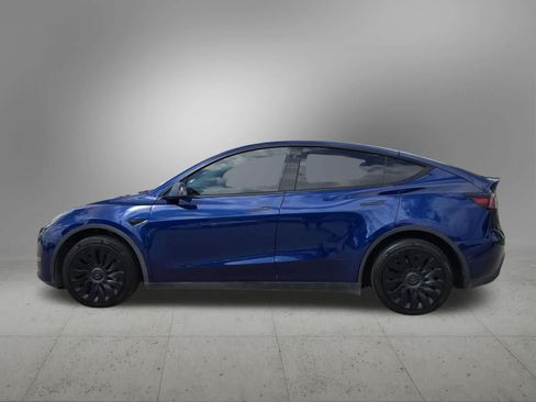 Used 2022 Tesla Model Y Long Range AWD/4WD image 3