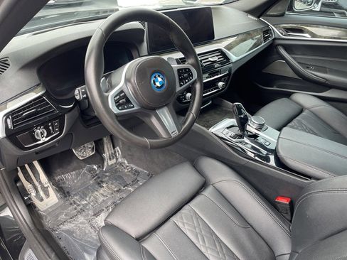 Used 2022 BMW 530e w/ Premium Package image 14