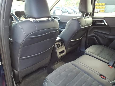 Used 2024 Mitsubishi Outlander SE image 14