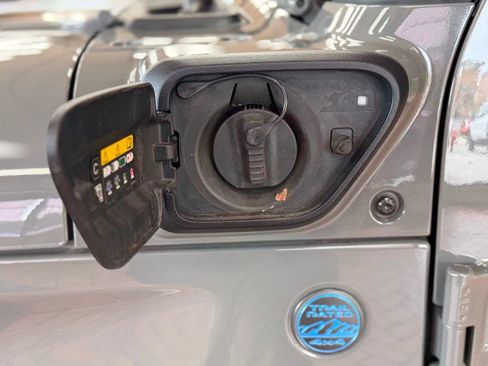 Used 2023 Jeep Wrangler Unlimited w/ Sun & Screen Package AWD/4WD image 22