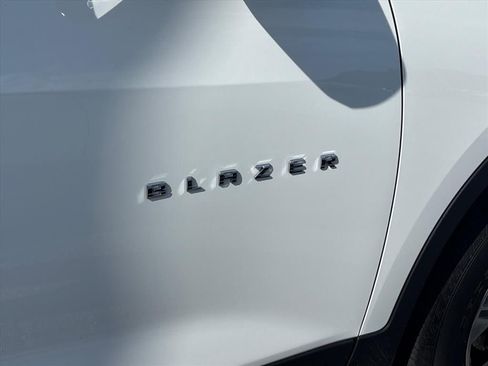 Used 2025 Chevrolet Blazer LT AWD/4WD image 9