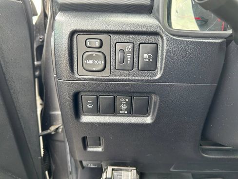 Used 2020 Toyota 4Runner SR5 AWD/4WD image 25