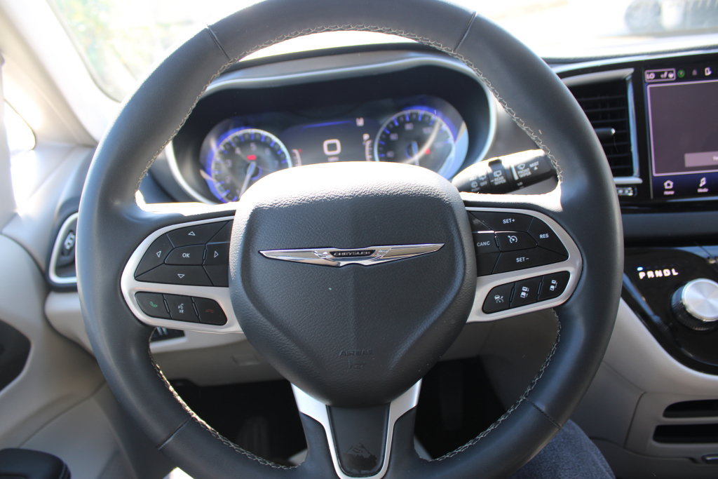 Used 2024 Chrysler Pacifica Touring-L FWD image 29