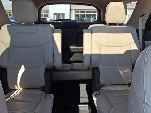 Certified 2021 Ford Explorer Platinum w/ Premium Technology Package image 19