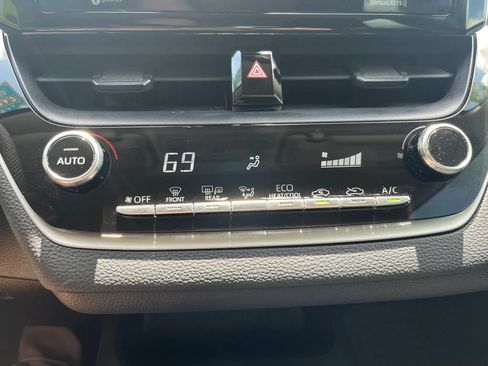 Used 2021 Toyota Corolla LE FWD image 21