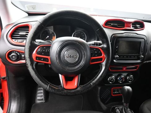 Used 2017 Jeep Renegade Altitude FWD image 13