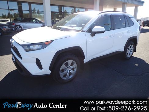 Used 2021 Toyota RAV4 LE AWD/4WD image 1
