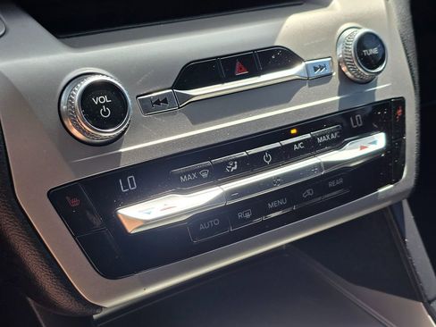 Used 2021 Ford Explorer XLT RWD image 40