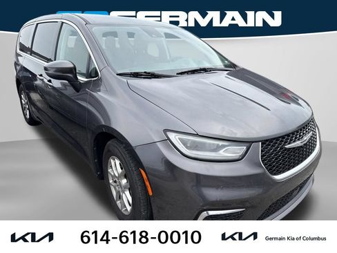 Used 2023 Chrysler Pacifica Touring-L FWD image 6